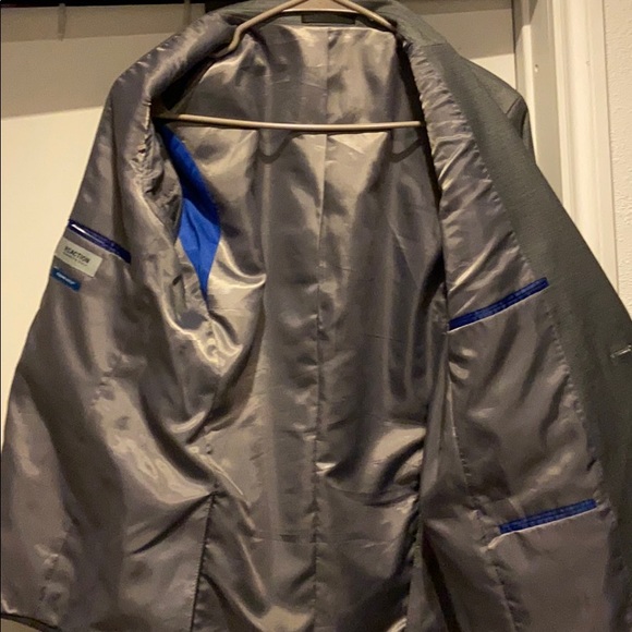 Men’s Medium Sized Suit Jacket - Picture 2 of 2